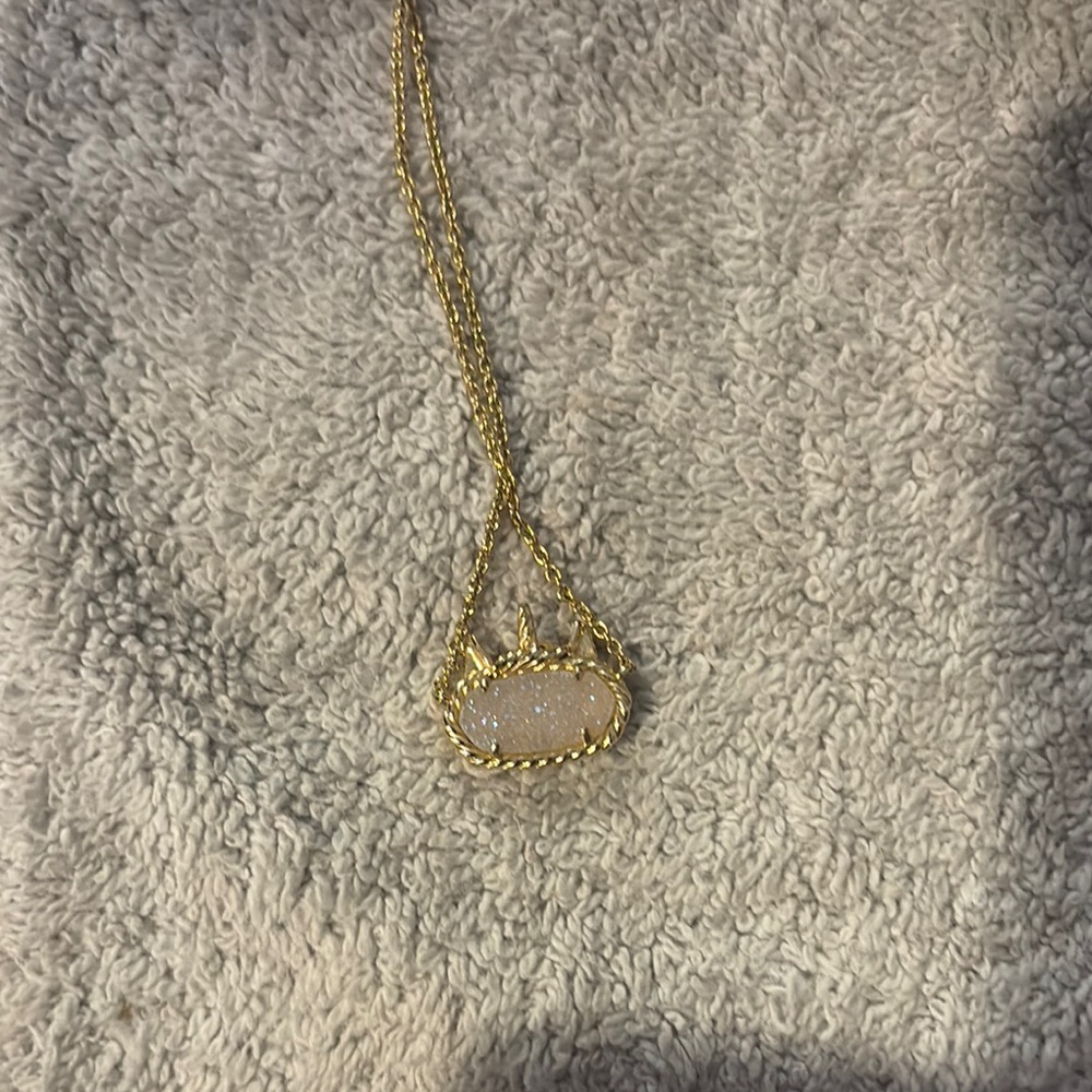 Elegant Gold Necklace with Cream Pendant